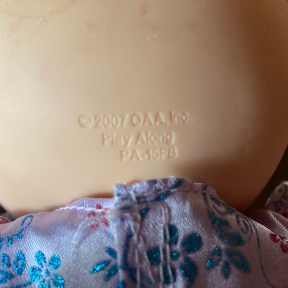 Cabbage patch kid play along 2007 little girl brown curly hair and green eyes - Picture 2 of 8